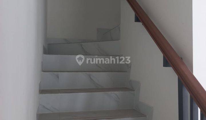 Dijual Rumah 3 Lantai di Lavon 2 Uk 6x9 Hadap Utara Kosongan 2