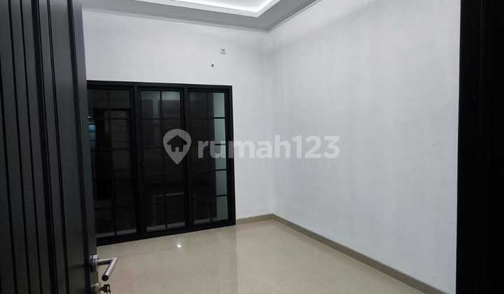 ruang tamu rumah siap huni di lubang