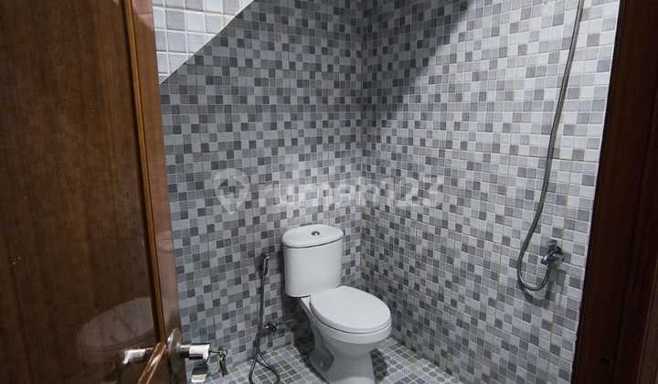 kamar mandi rumah siap huni di lubang