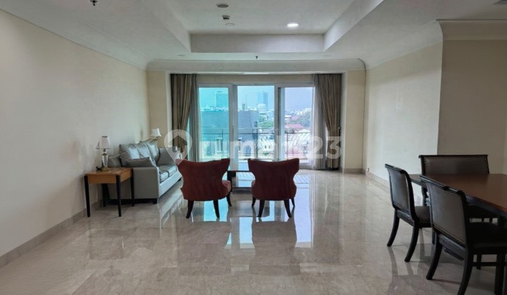 For Sale Pakubuwono Residence 3+1 Bedroom Apartment, Kebayoran Baru, South Jakarta. Contact Dhanti at 081282950600.