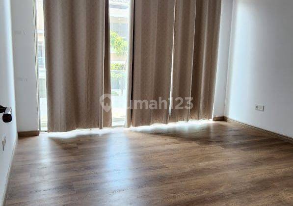 Rumah di Flamboyan 2 Lantai Semi Furnish Rapih Bagus 2