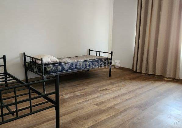 Rumah di Flamboyan 2 Lantai Semi Furnish Rapih Bagus 4