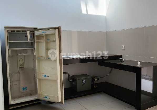 Rumah di Flamboyan 2 Lantai Semi Furnish Rapih Bagus 8