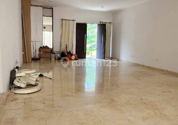 Rumah di Flamboyan 2 Lantai Semi Furnish Rapih Bagus 9