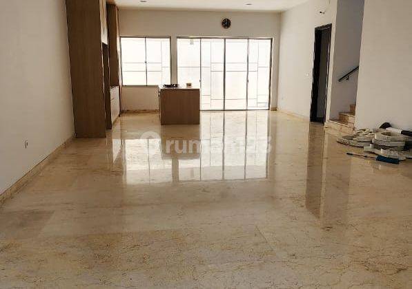Rumah di Flamboyan 2 Lantai Semi Furnish Rapih Bagus 1