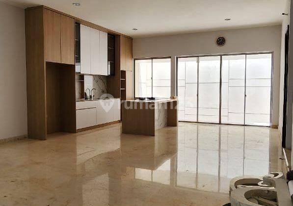 Rumah di Flamboyan 2 Lantai Semi Furnish Rapih Bagus 11