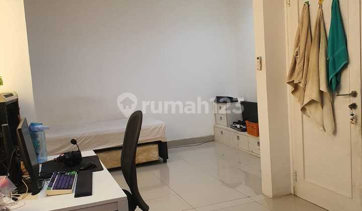 Rumah Posisi Hoek Sudah Full Renovasi 2 Lantai Full 2