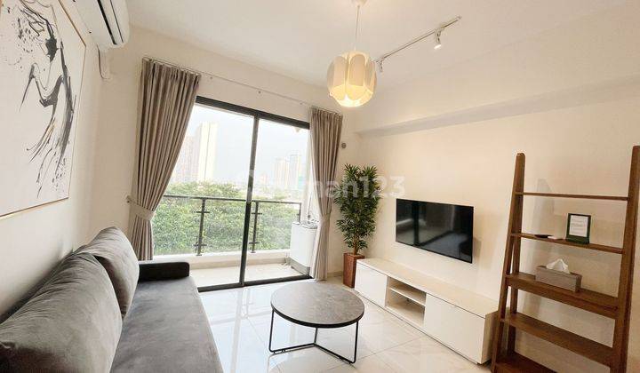 ruang keluarga apartemen sky house bsd 3