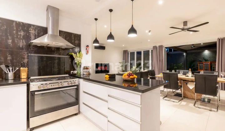 Rumah Menarik LT 200m2 di Kerobokan Badung  2