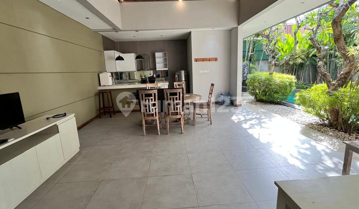 Villa Menarik 2 Kamar Tidur di Kerobokan, Badung 2