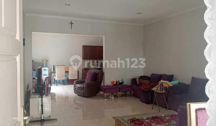 For sale. 2-story house, ready to occupy, in the tourist city of Cibubur. 2