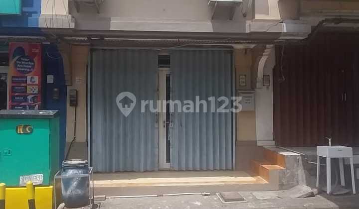 For sale: Neat and ready-to-use 3-story shop house in Kota Wisata, Cibubur.