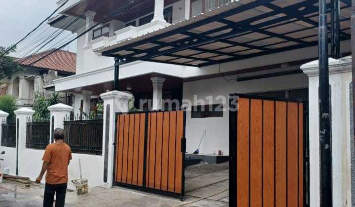 ******** 2.Lantai Dilengkapi Pool di Cipete Jakarta Selatan ******** 2.Lantai Dilengkapi Pool di Cipete Jakarta Selatan