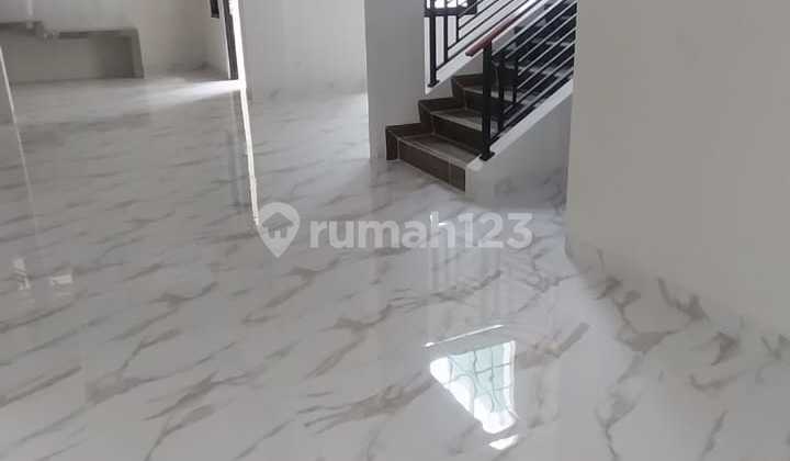 Dijual Rumah Mewah.2.lantai.di.kota Wisata.cibubur