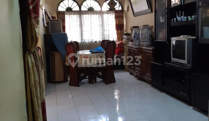 Disewakan Rumah SHM 2 Lantai Tanjung Duren Jakarta Barat 2
