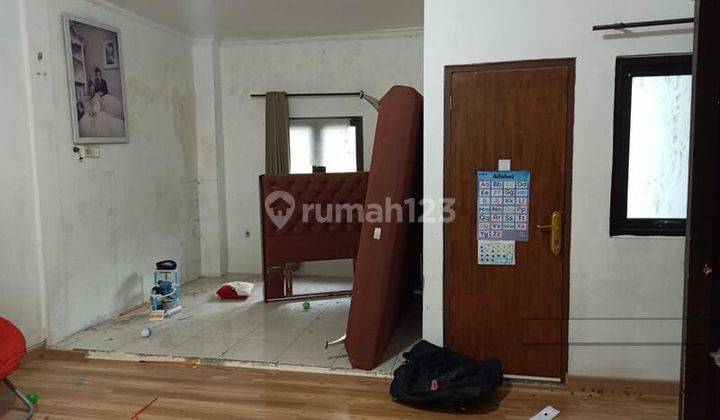 Disewakan Rumah 2 Lantai Tanjung Duren Jakarta Barat 4