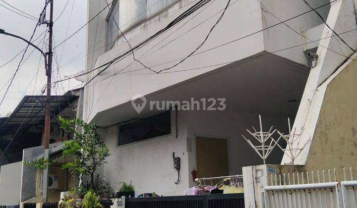 Dijual Rumah SHM 2 Lantai 3 Kamar Tanjung Duren Jakarta Barat 1