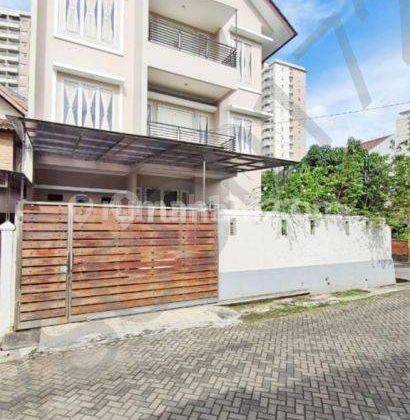 Dijual Rumah Siap Huni 2 Lantai Hook Kebon Jeruk Jakarta Barat 1