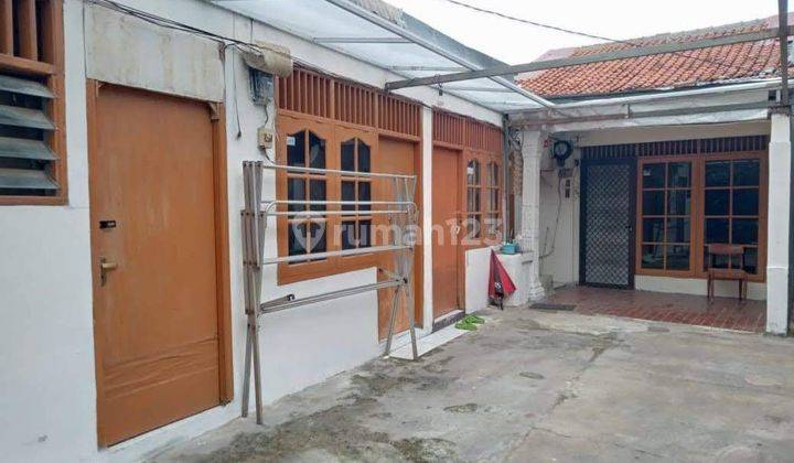 Dijual Rumah Tinggal + 3 Kamar Kos Daerah Kebon Jeruk 1