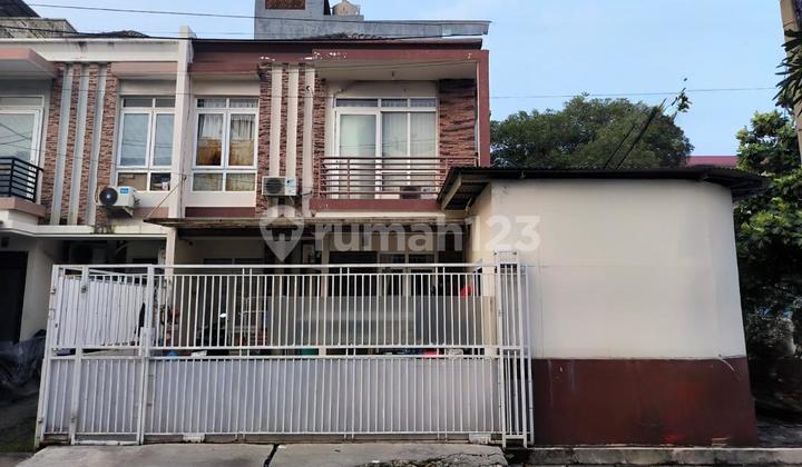 Dijual Rumah Hook 2 Lantai Milik Pribadi di Park Residence