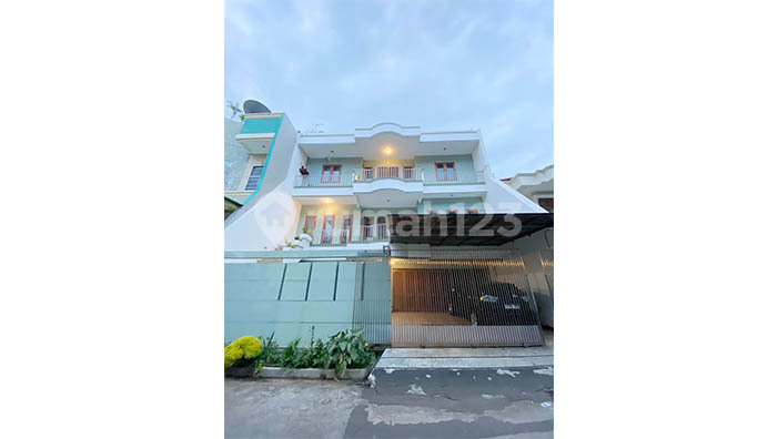 Rumah Siap Huni 3-1/2 lantai, kusen kayu jati di Sunter Paradise Rumah Siap Huni 3-1/2 lantai, kusen kayu jati di Sunter Paradise