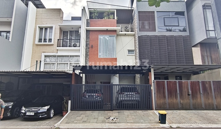 House faces the park, built in 2019, neat and ready to occupy, semi-furnished.