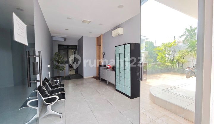 Rumah dengan Fungsi Kantor, Ruang Tunggu, Ruang Direksi, Ruang Meeting di Janur Elok Kelapa Gading 2