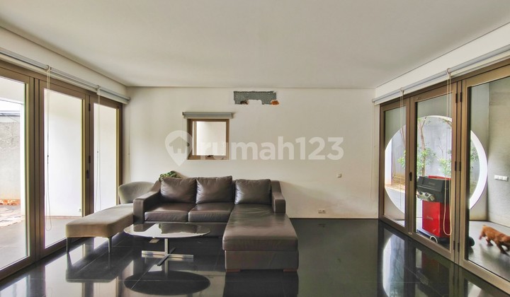 Rumah di Villa Gading Indah, Kelapa Gading,  Rumah 2 Lantai bergaya villa modern 