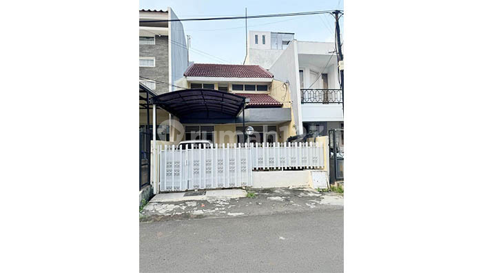 Rumah Standar, jalan lebar 3 mobil, di Janur Asri, Kelapa Gading.