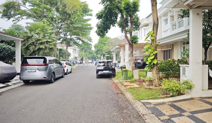 For Sale Summarecon Bekasi House, Fully furnished ready to live in, already renovated. 2