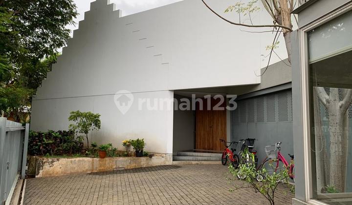 Rumah Villa Gading Indah Kelapa Gading 1410 m2, taman luas, paviliun