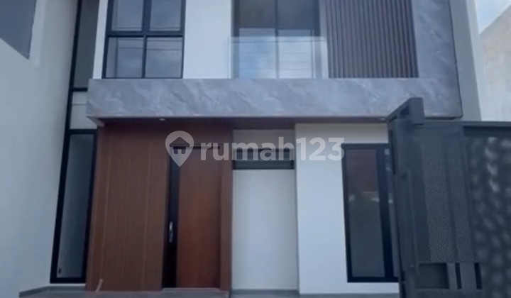 Rumah Exclusif Di Manyar Siap Huni Rumah Exclusif Di Manyar Siap Huni