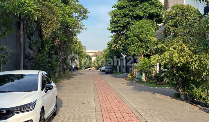 Rumah 2 Lantai Bagus Unfurnished SHM di Palm Hill Citraland Dekat Gwalk Uc Hokky, Surabaya 2