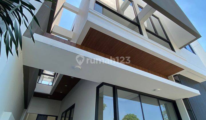 Rumah 2 Lantai Baru Unfurnished di Waterfront Wp Citraland Dekat Universitas Ciputra Uc, Surabaya 2