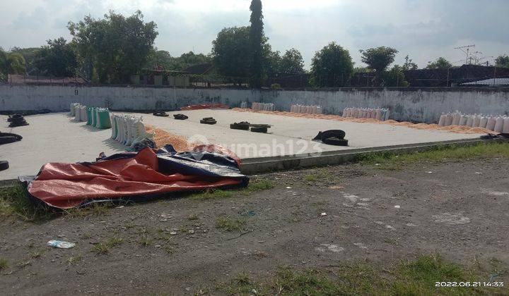 Penggilingan padi aktif di tepi jalan raya kabupaten  2