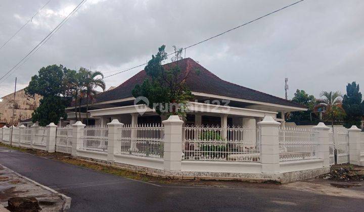 Rumah Hook Tengah Kota Solo 2