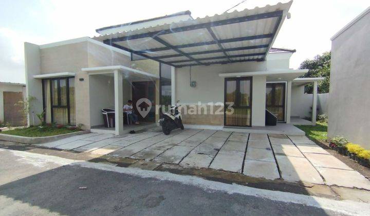 Rumah Baru Bagus Semi Furnished di Wirun, Sukoharjo 1