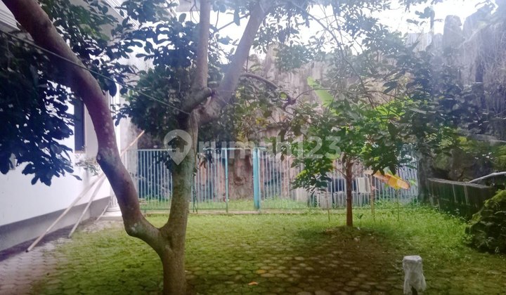 Rumah Mewah Bagus Plus Furnish di Tengah Kota Solo 6