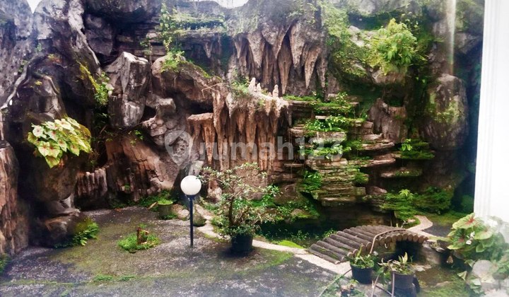 Rumah Mewah Bagus Plus Furnish di Tengah Kota Solo 7