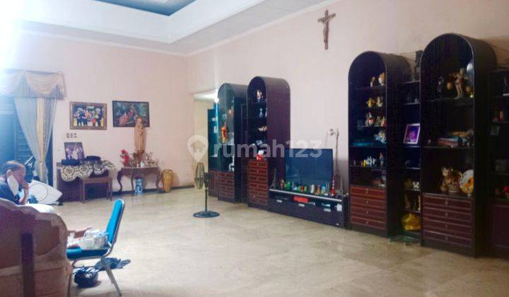 Rumah Mewah Bagus Plus Furnish di Tengah Kota Solo 11