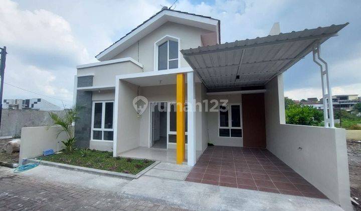 Rumah Cantik Modern Minimalis di Jebres  1