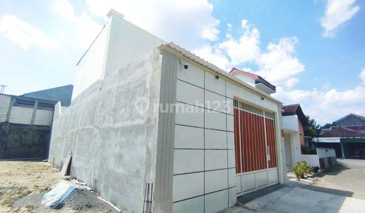 Rumah Modern Baru  Dekat Kampus UNS  1