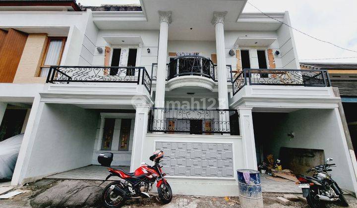 Rumah Murah Mewah Klasik 2 Lantai Lokasi Strategis  1