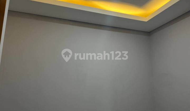 Rumah Murah Mewah 2 Lantai Strategis di Solo baru 2