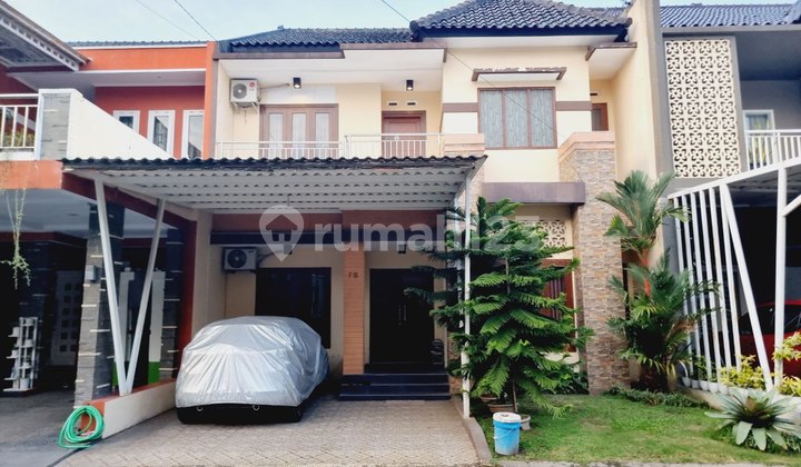 Rumah Mewah 2 Lantai Semi Furnished di Kawasan Premium  1