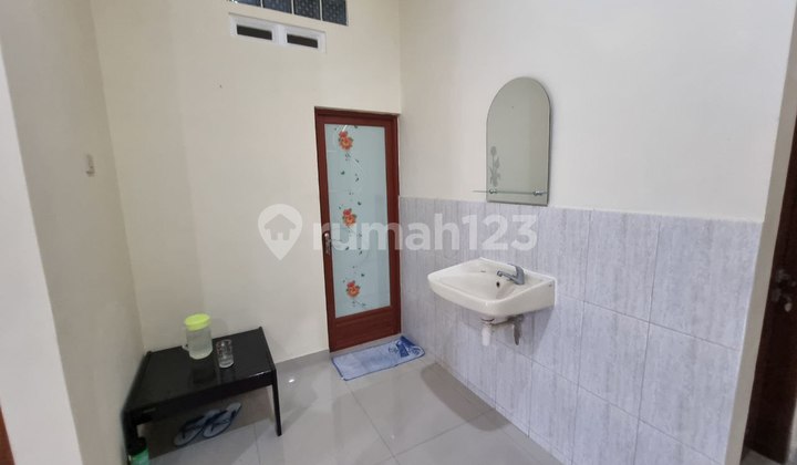 Rumah Mewah 2 Lantai Semi Furnished di Kawasan Premium  2