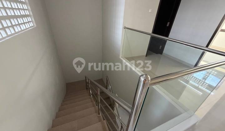 Luxurious 2-Story House in a Strategic Location Near Toll Gate 2