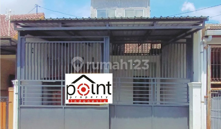 Rumah 2 Lantai Letak Strategis Dekat Pusat Perbelanjaan Rumah 2 Lantai Letak Strategis Dekat Pusat Perbelanjaan