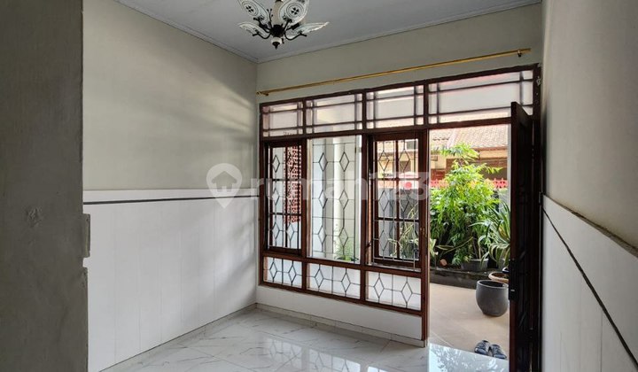 Rumah Cantik 1,5 Lt. Lokasi Strategis dekat Mall Luwes 2