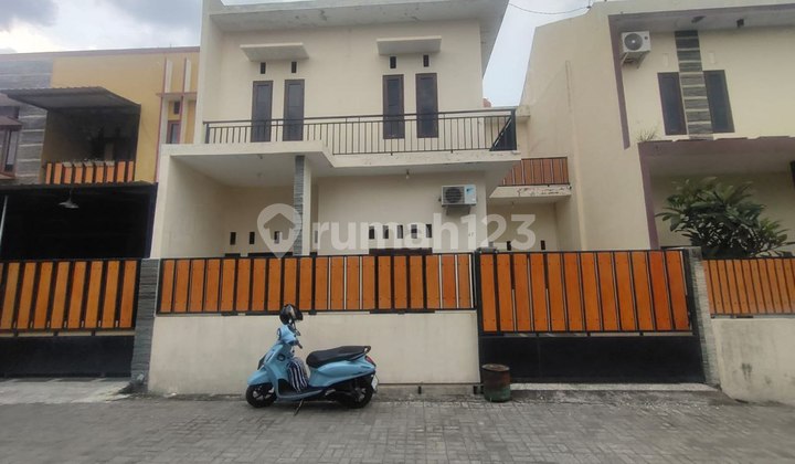 Rumah 2 Lantai Luas Lokasi Strategis di  Colomadu 1